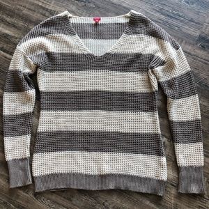 Guess Knit Sweater in New Condition!